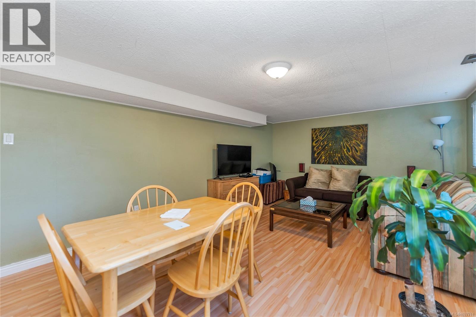 #1 2011 Courser Dr - 28
