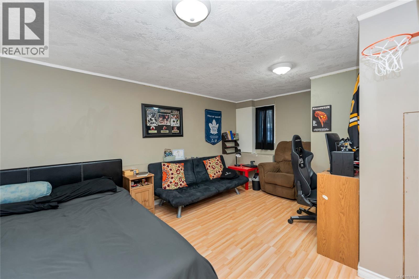 1 2011 Courser Dr, Sidney