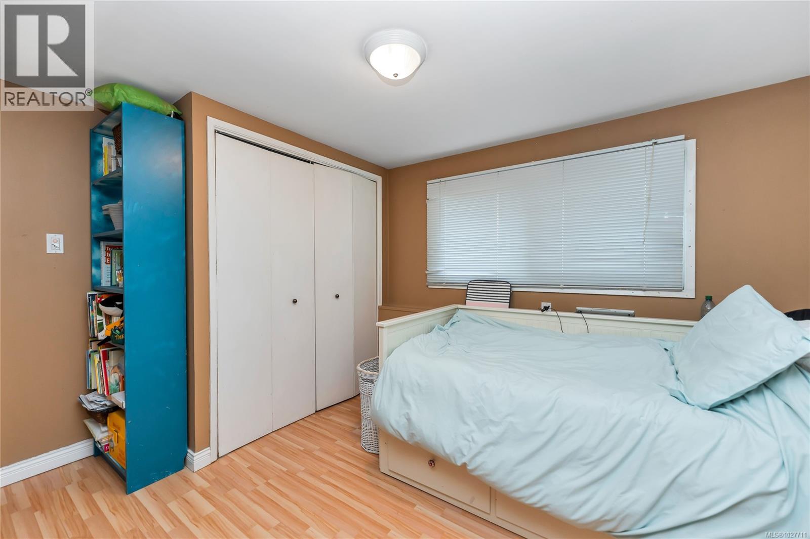 #1 2011 Courser Dr - 33