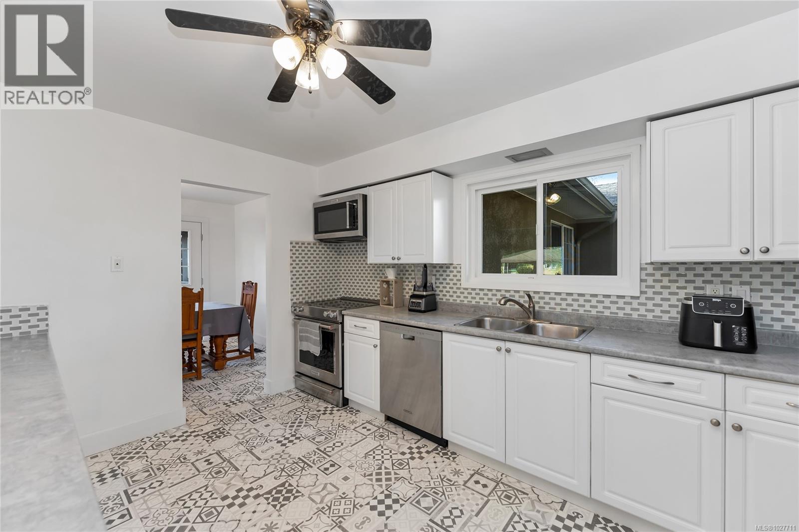 #1 2011 Courser Dr - 4