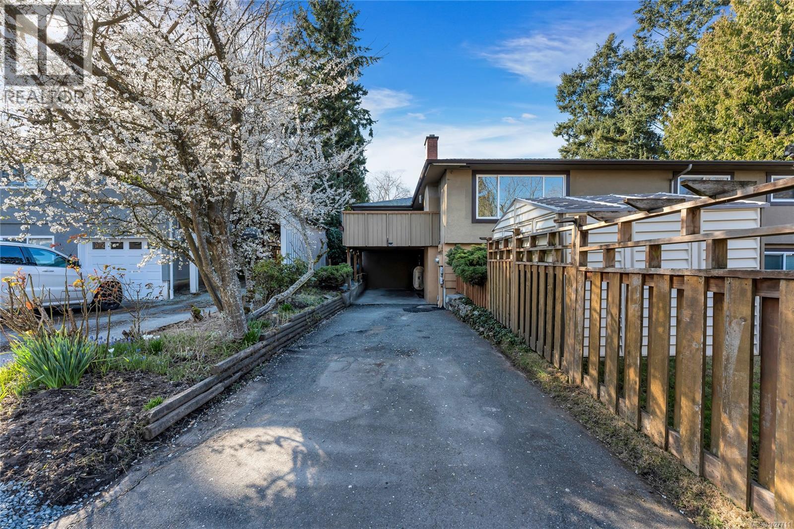 #1 2011 Courser Dr - 40