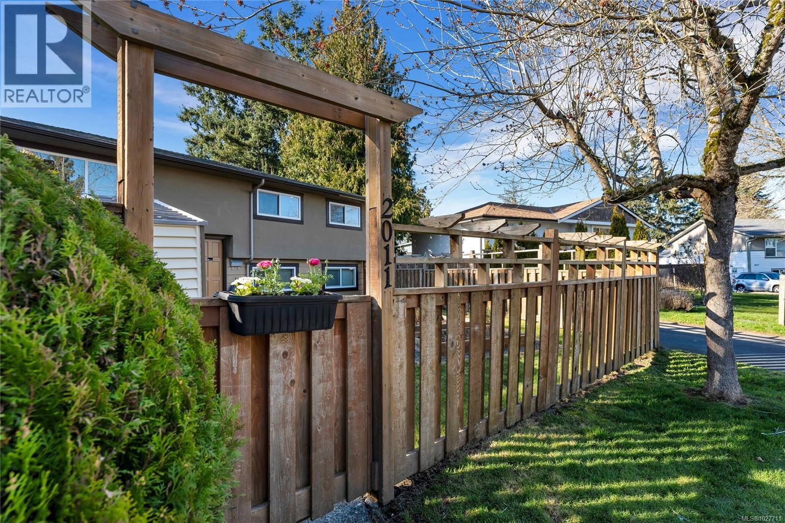#1 2011 Courser Dr - 42