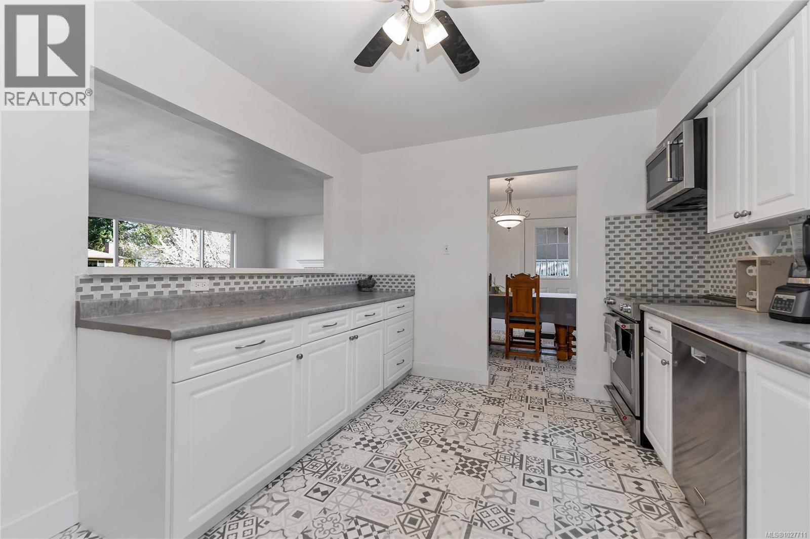 #1 2011 Courser Dr - 5
