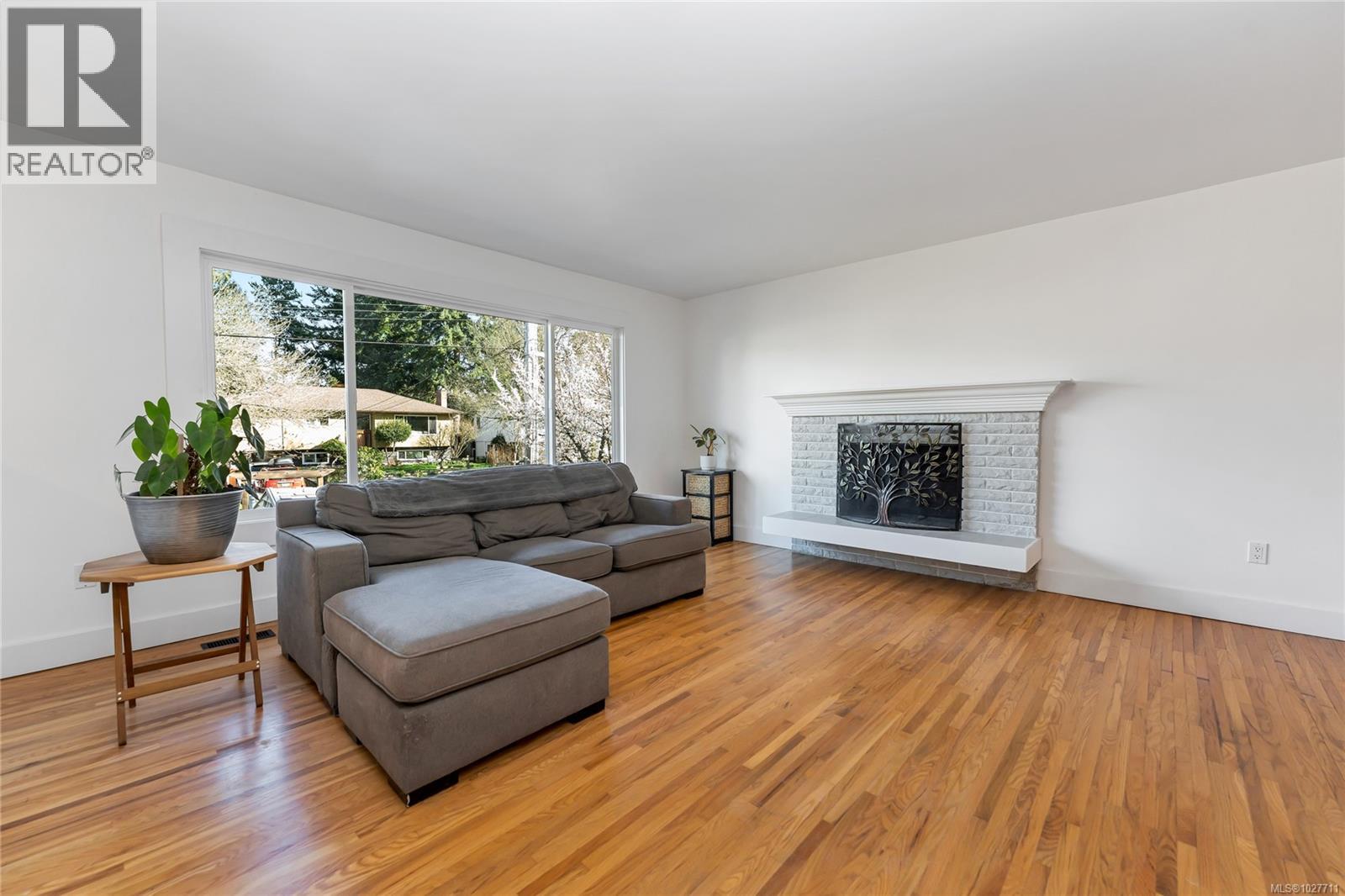 #1 2011 Courser Dr - 6