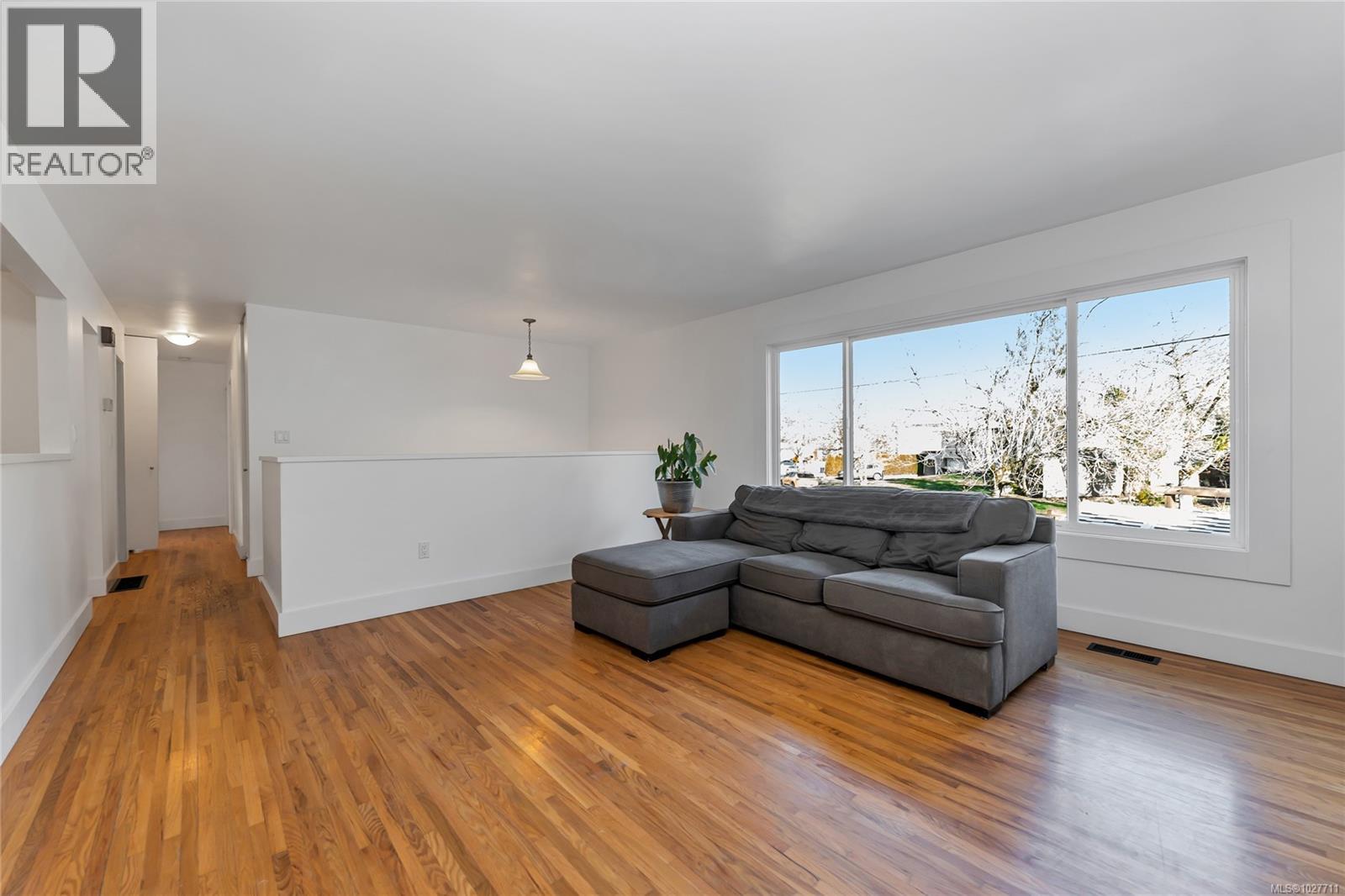 #1 2011 Courser Dr - 7