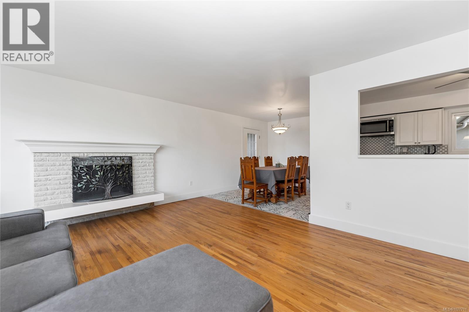 #1 2011 Courser Dr - 8
