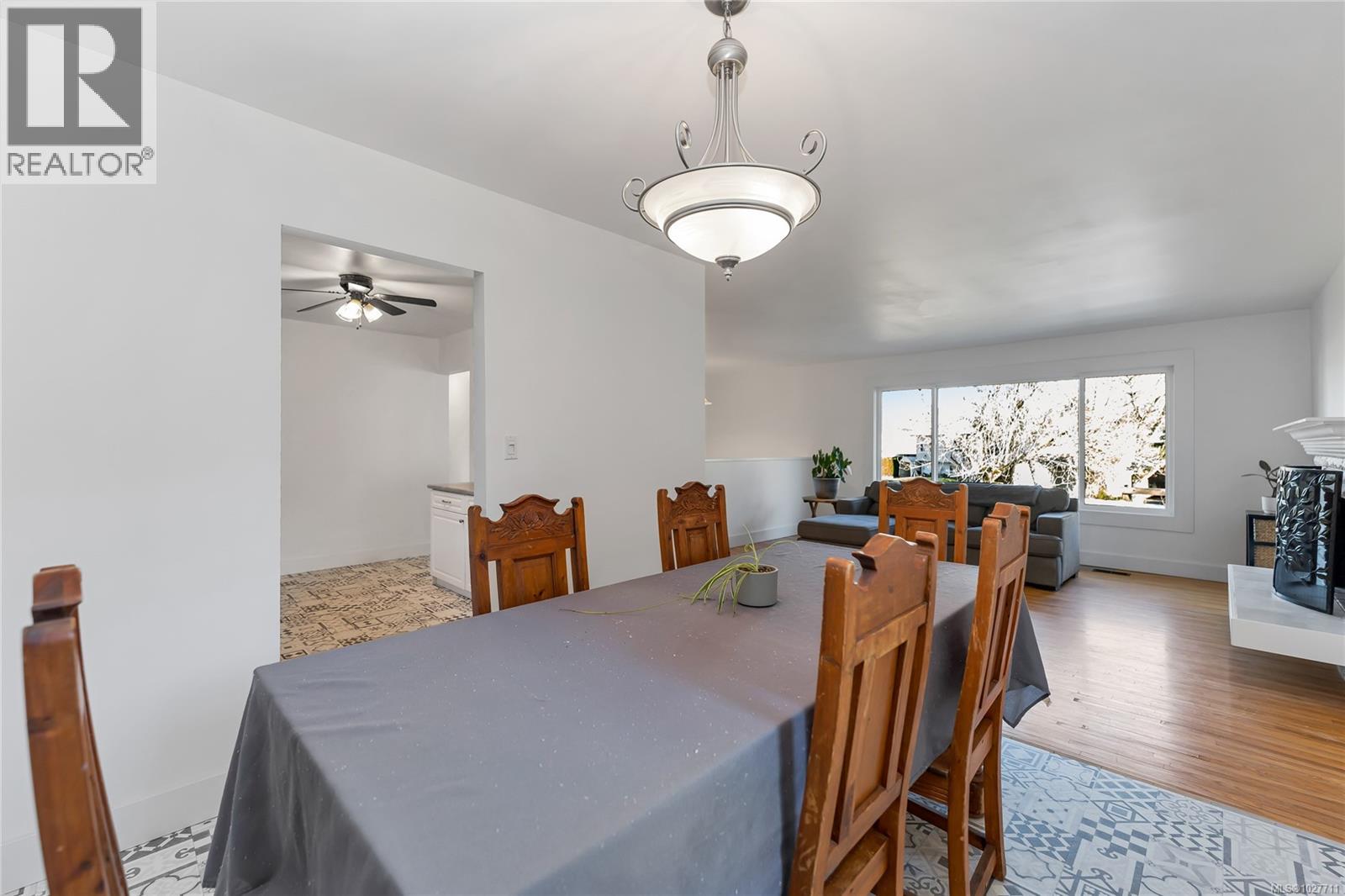 #1 2011 Courser Dr - 9