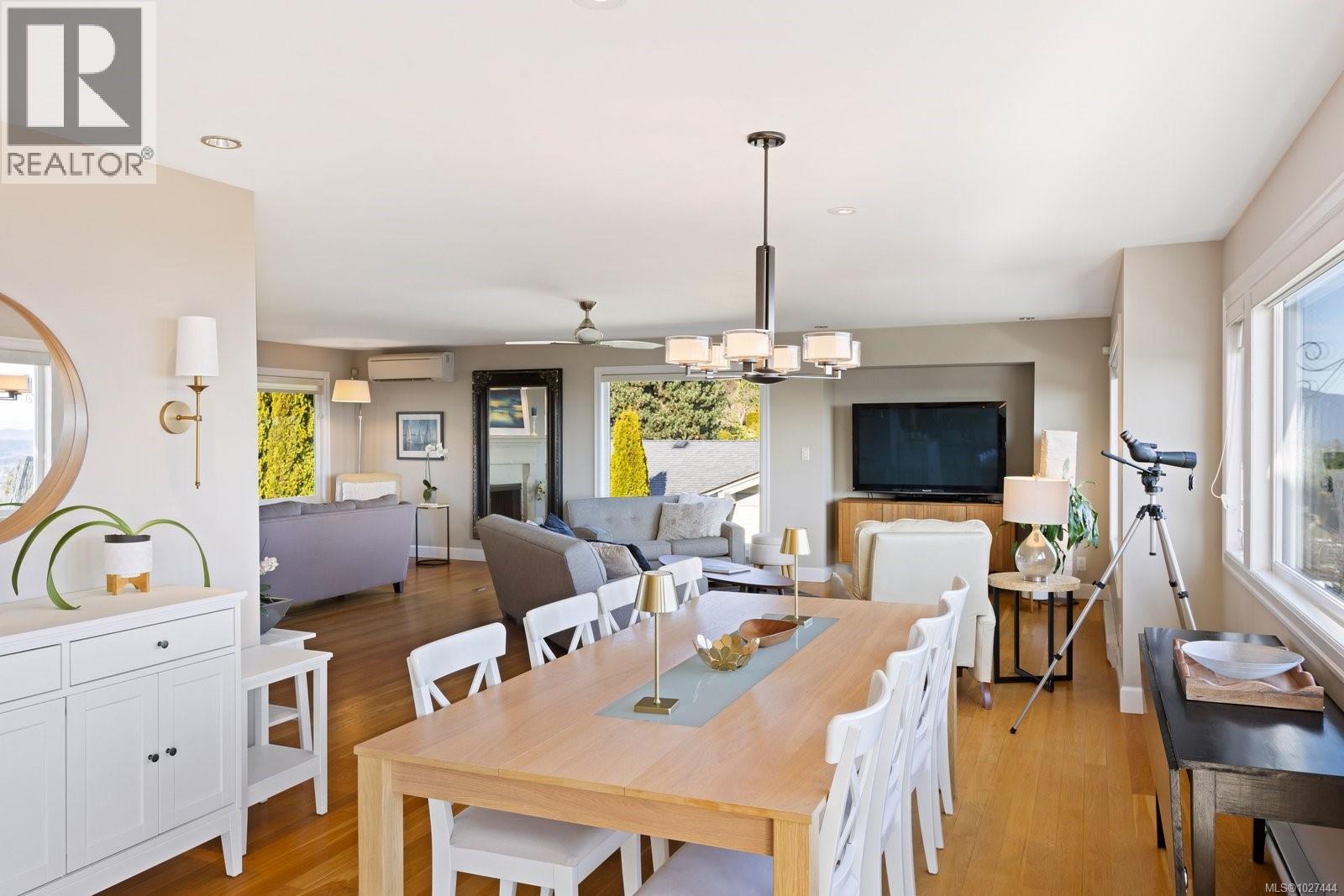 1736 Mayneview Terr, North Saanich