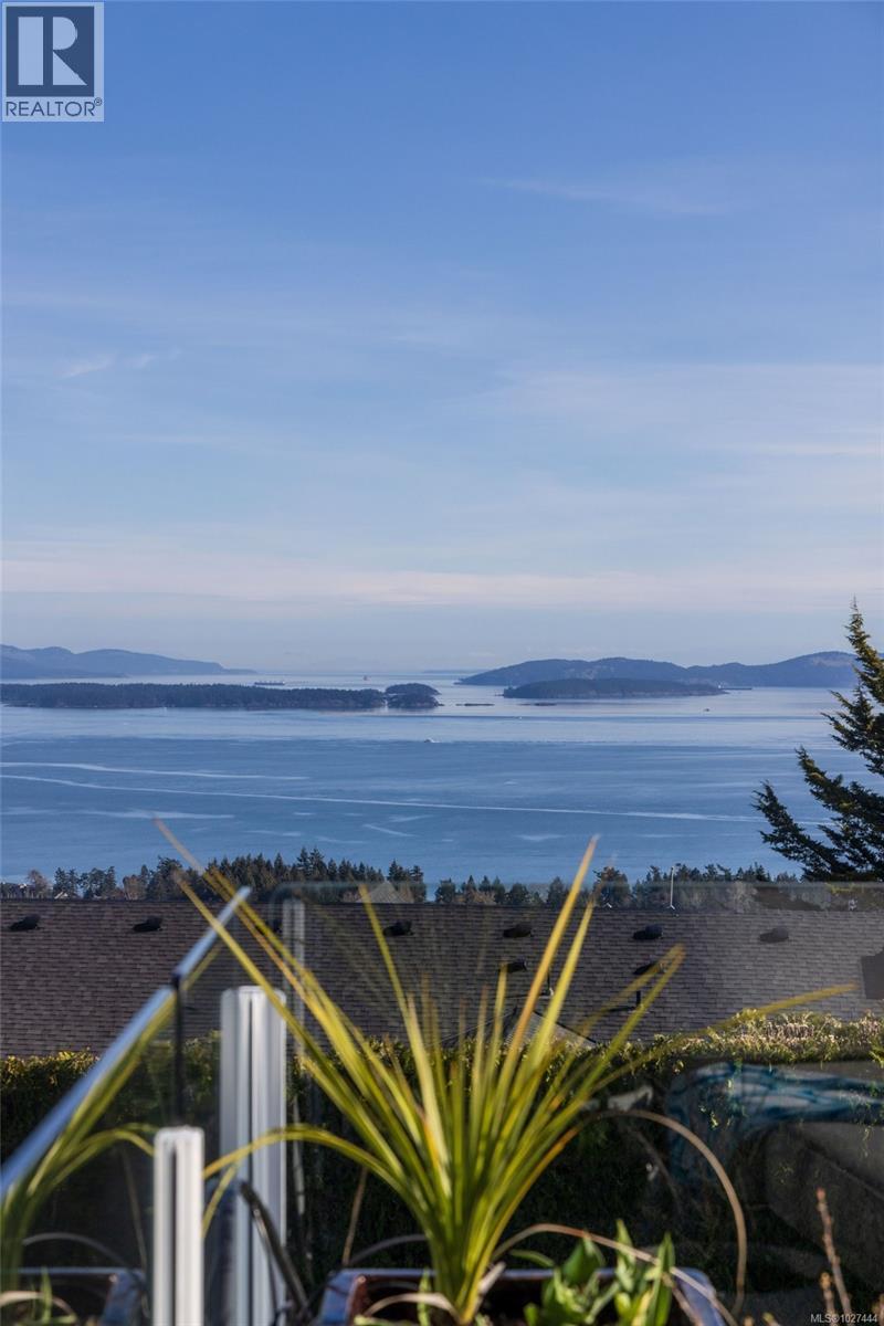 1736 Mayneview Terr, North Saanich