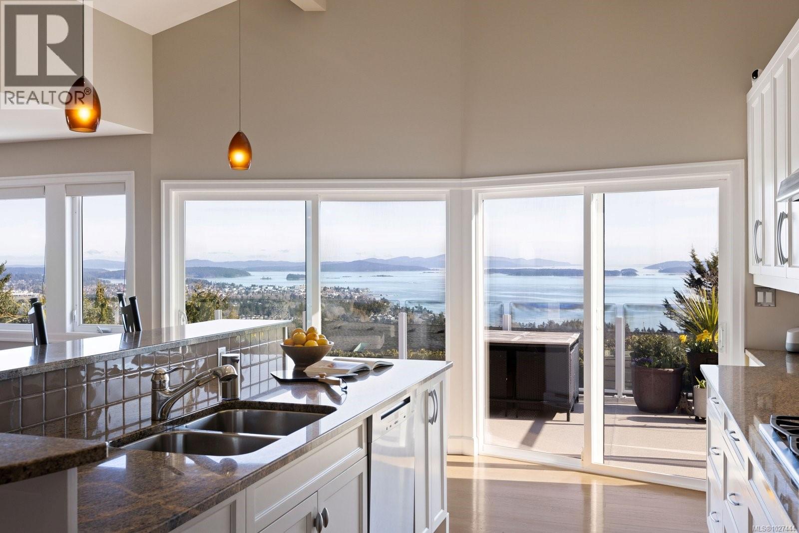 1736 Mayneview Terr, North Saanich