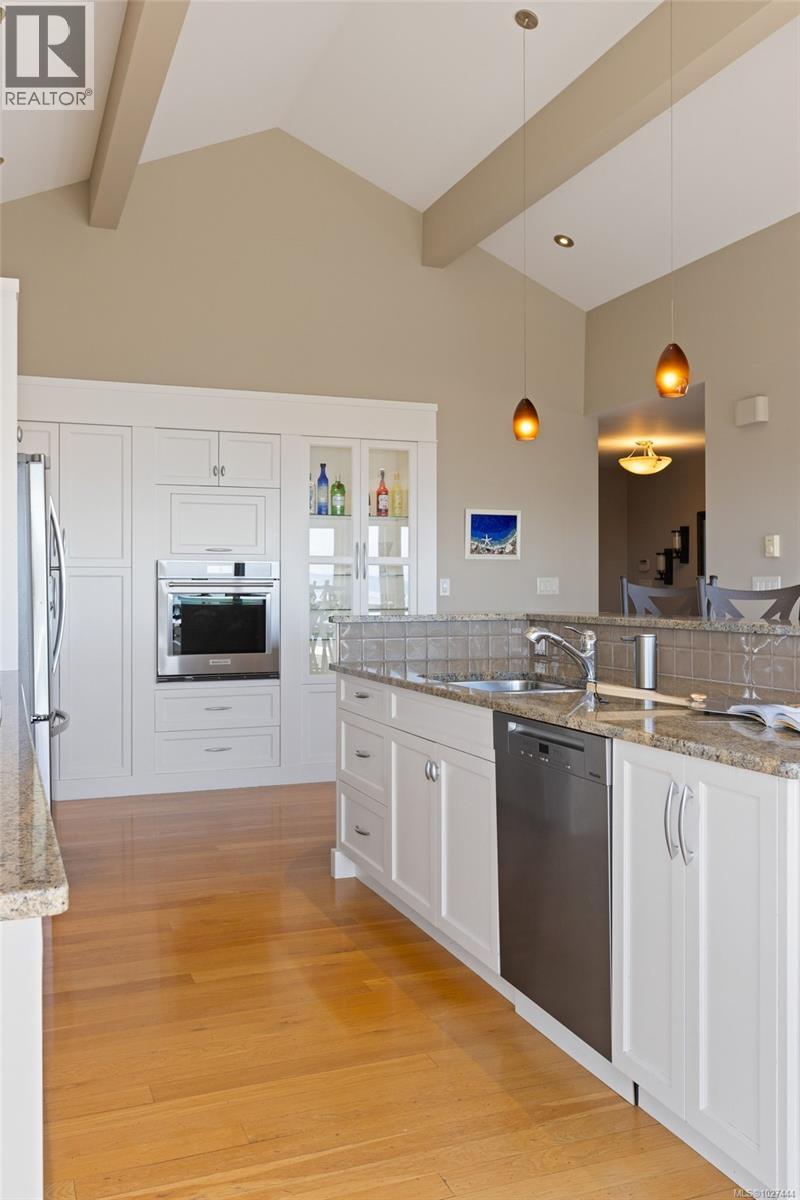 1736 Mayneview Terr, North Saanich