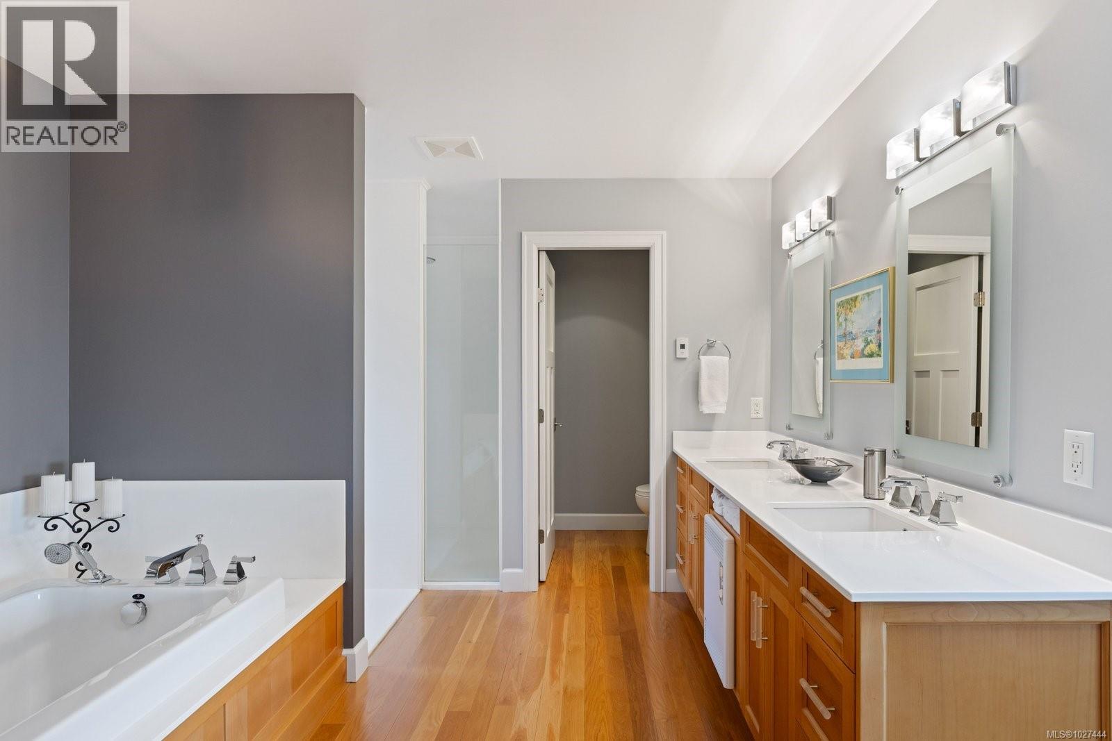 1736 Mayneview Terr, North Saanich