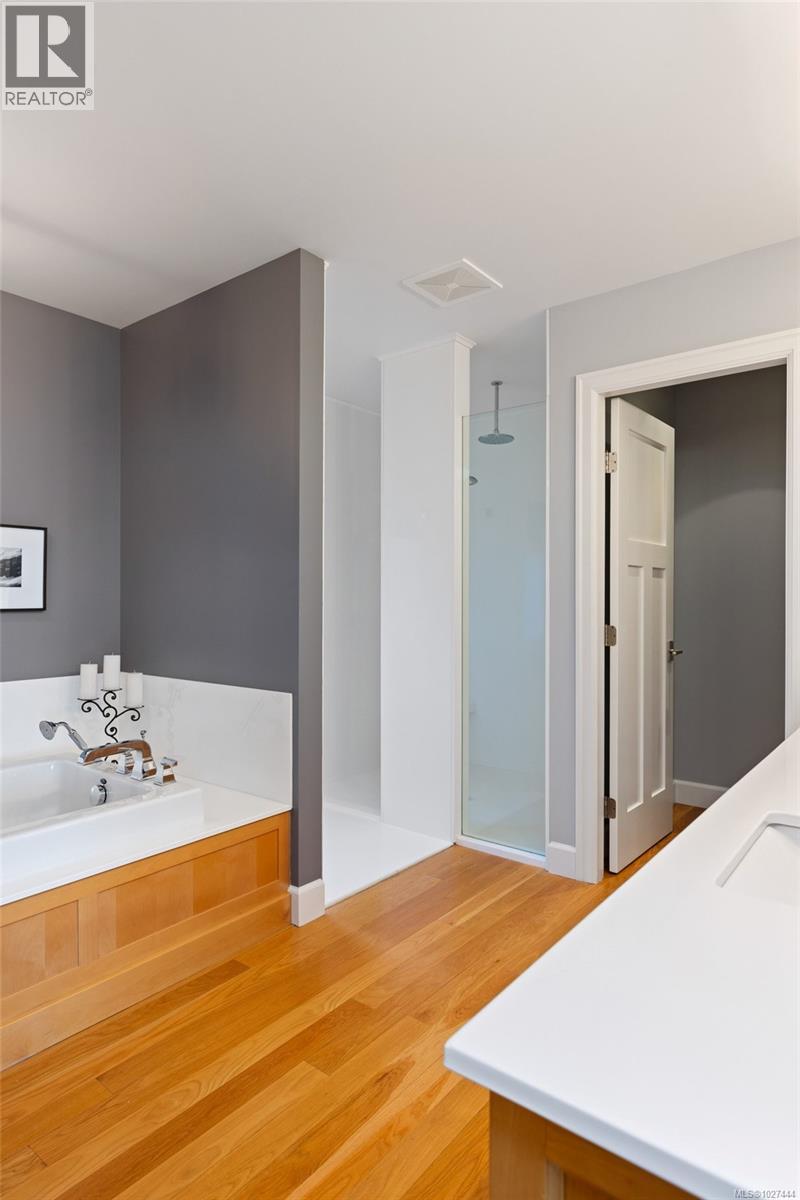 1736 Mayneview Terr, North Saanich