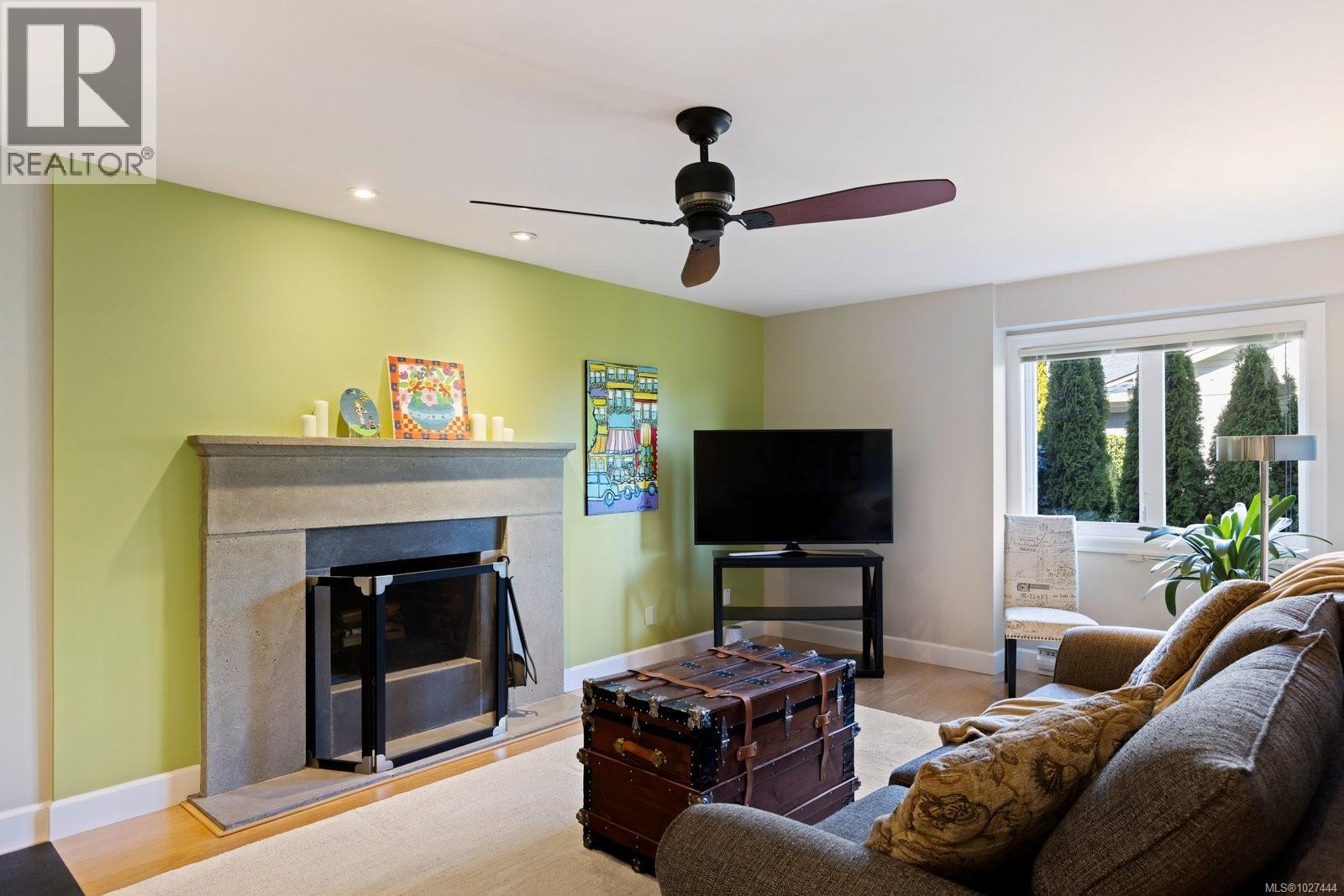 1736 Mayneview Terr, North Saanich