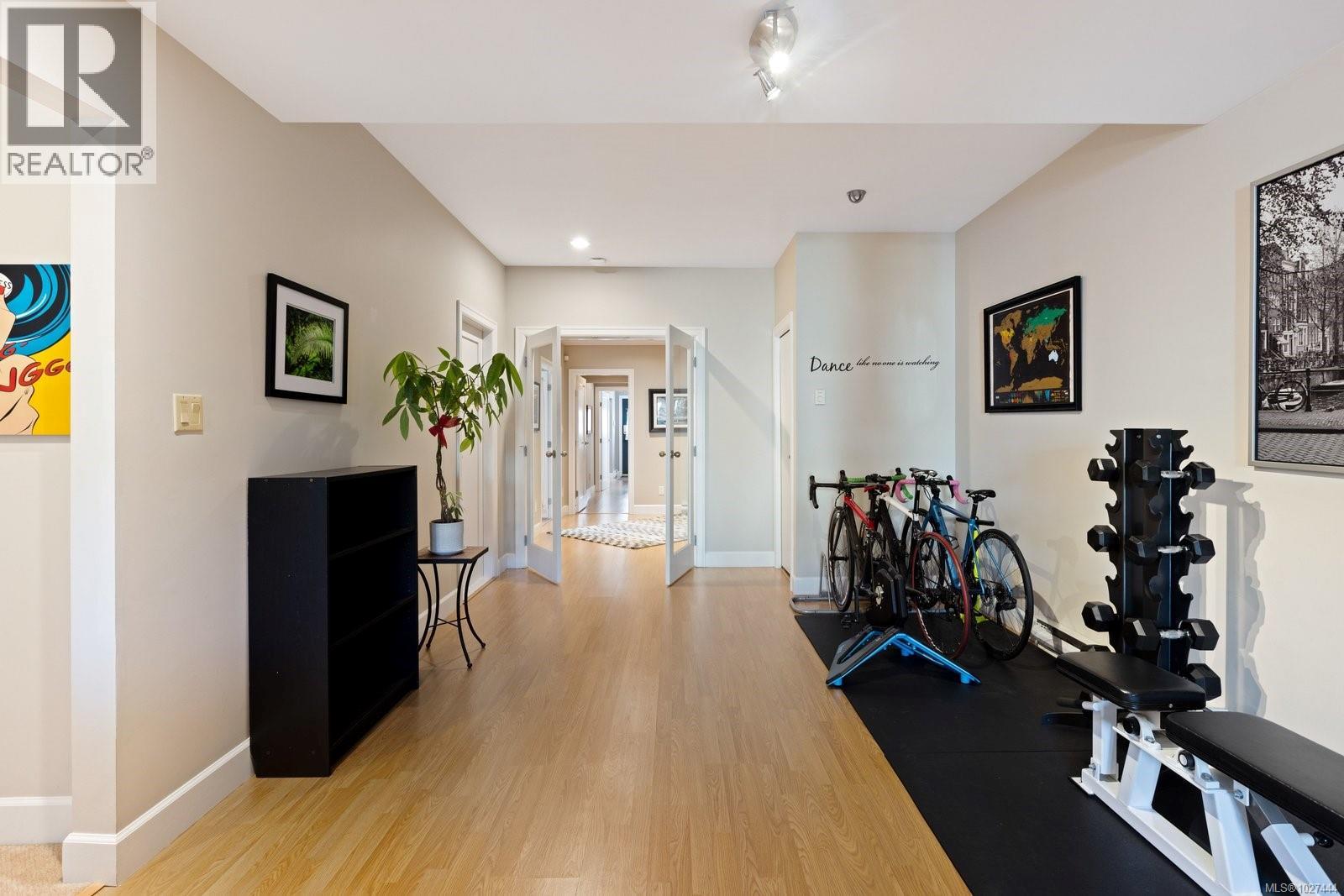 1736 Mayneview Terr, North Saanich