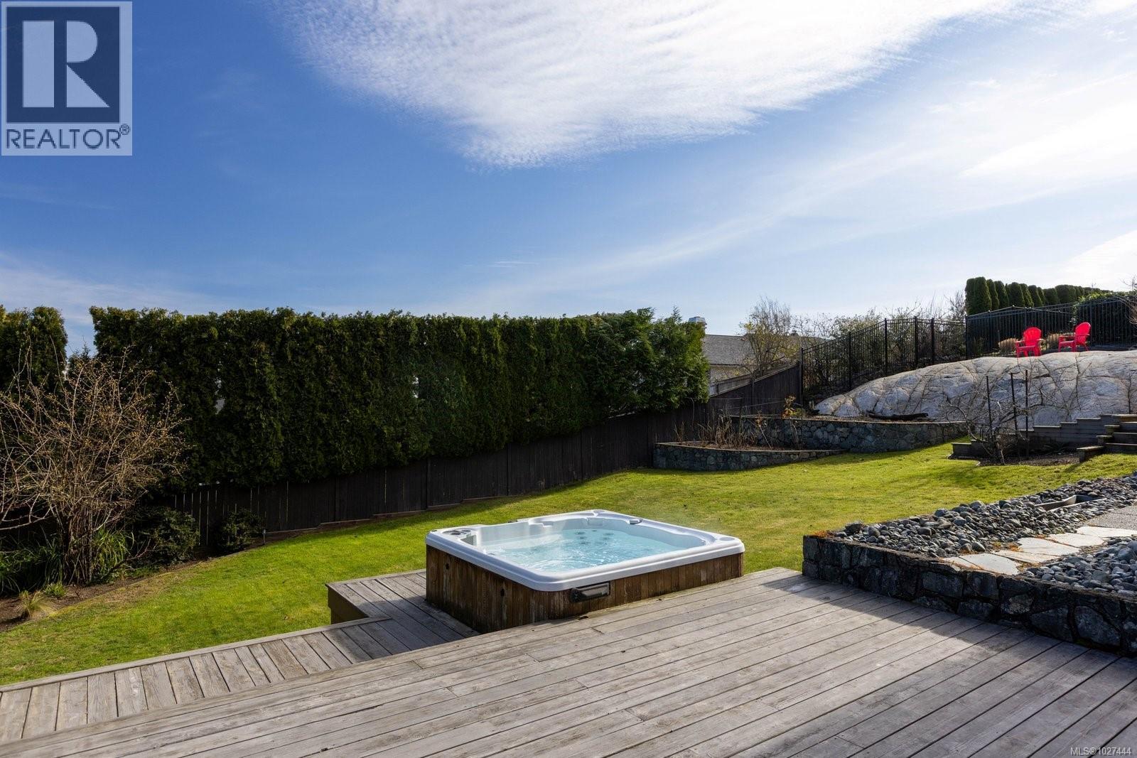 1736 Mayneview Terr, North Saanich