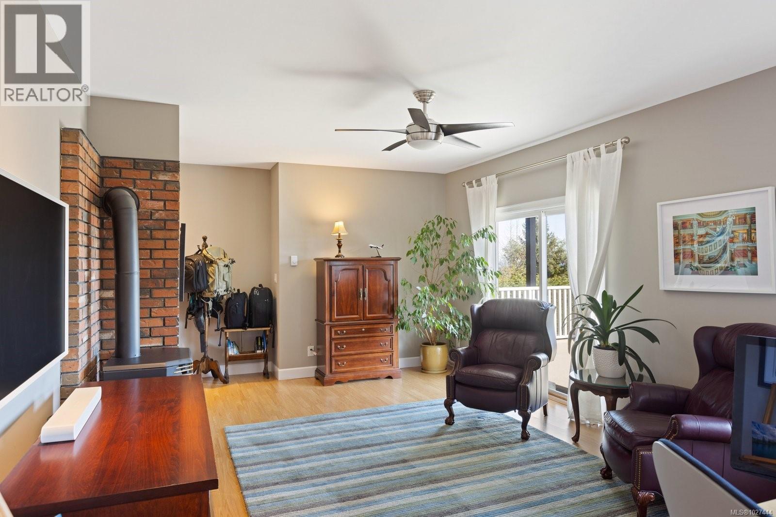 1736 Mayneview Terr, North Saanich