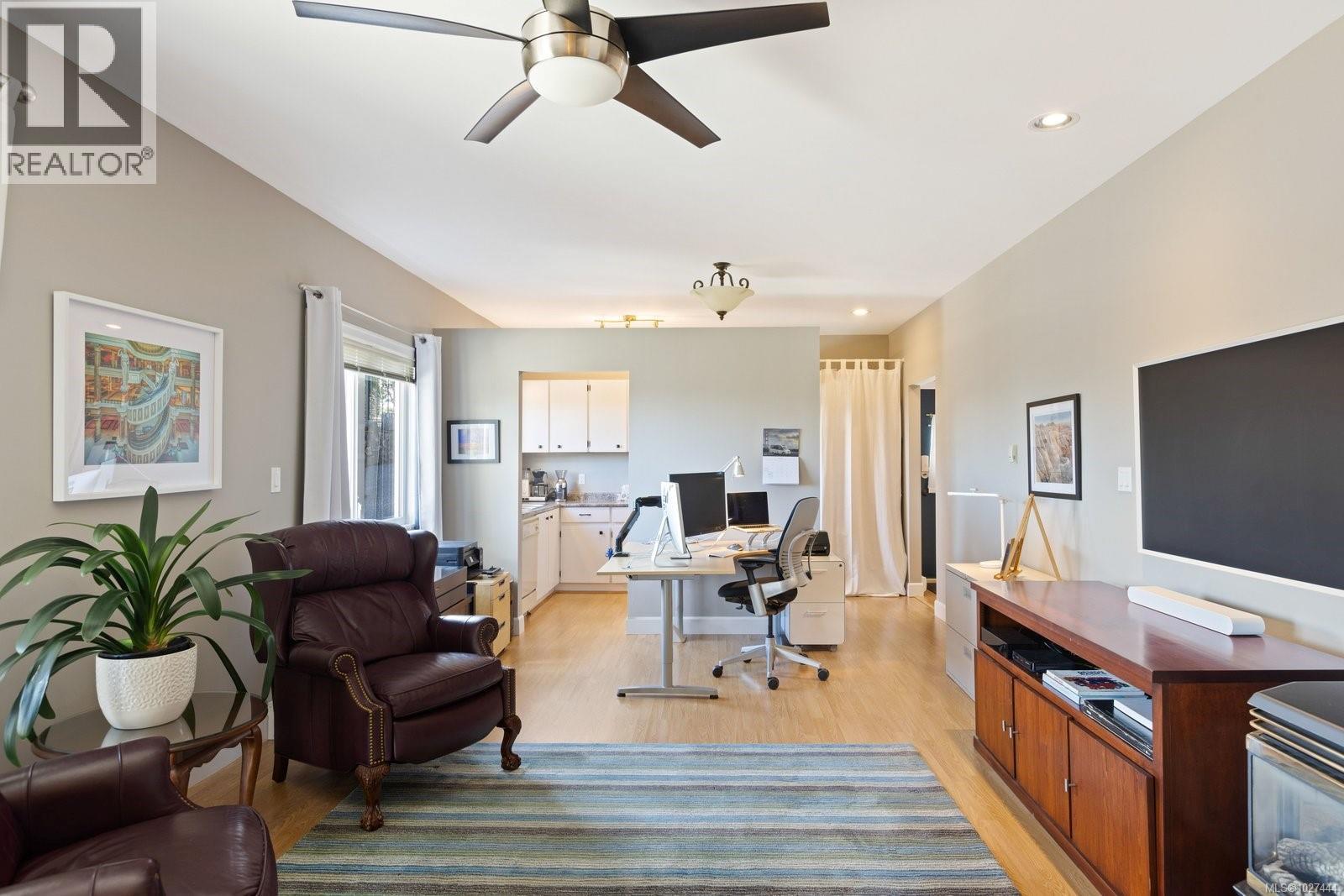 1736 Mayneview Terr, North Saanich