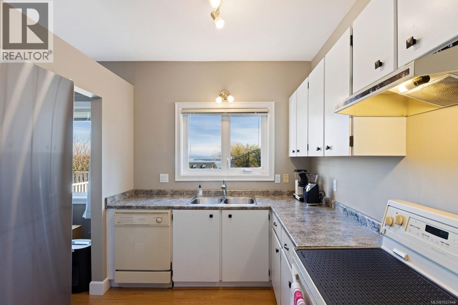 1736 Mayneview Terr, North Saanich