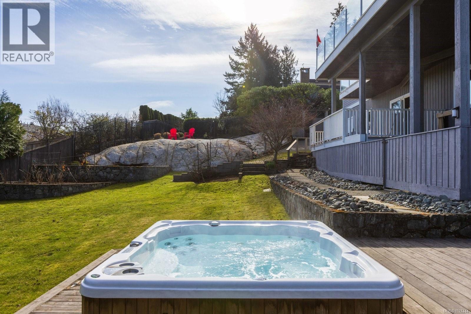 1736 Mayneview Terr, North Saanich