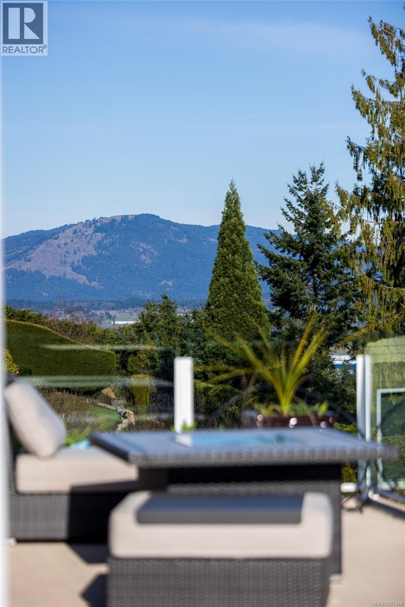 1736 Mayneview Terr, North Saanich