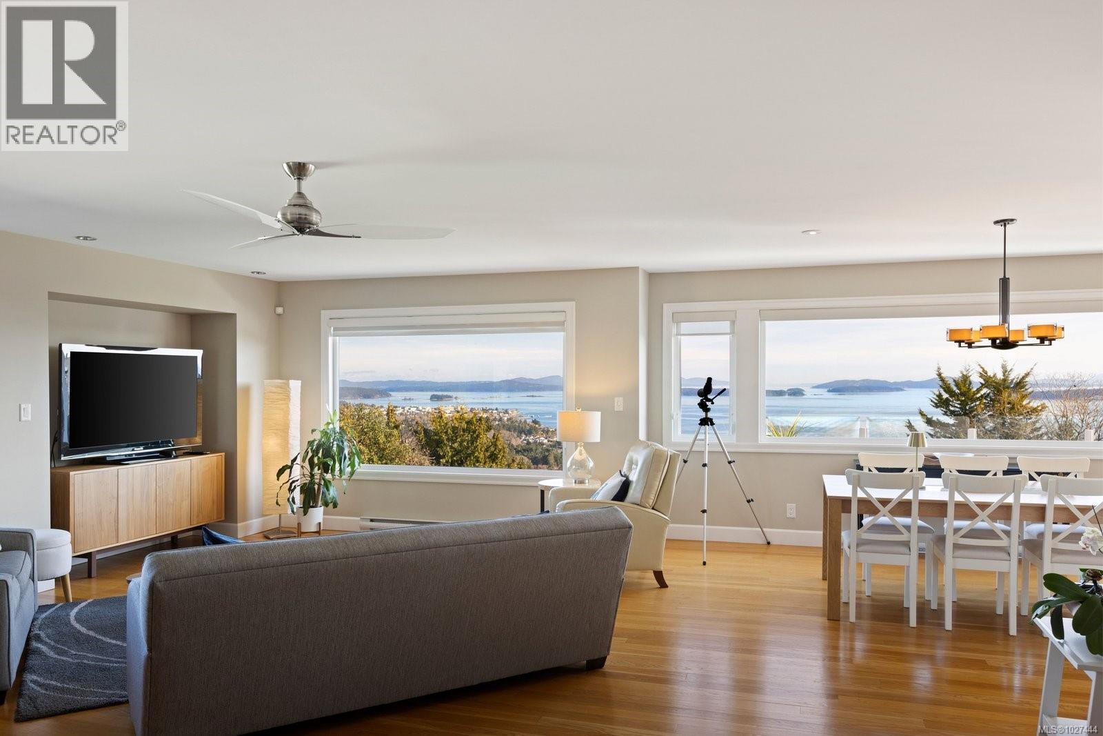 1736 Mayneview Terr, North Saanich