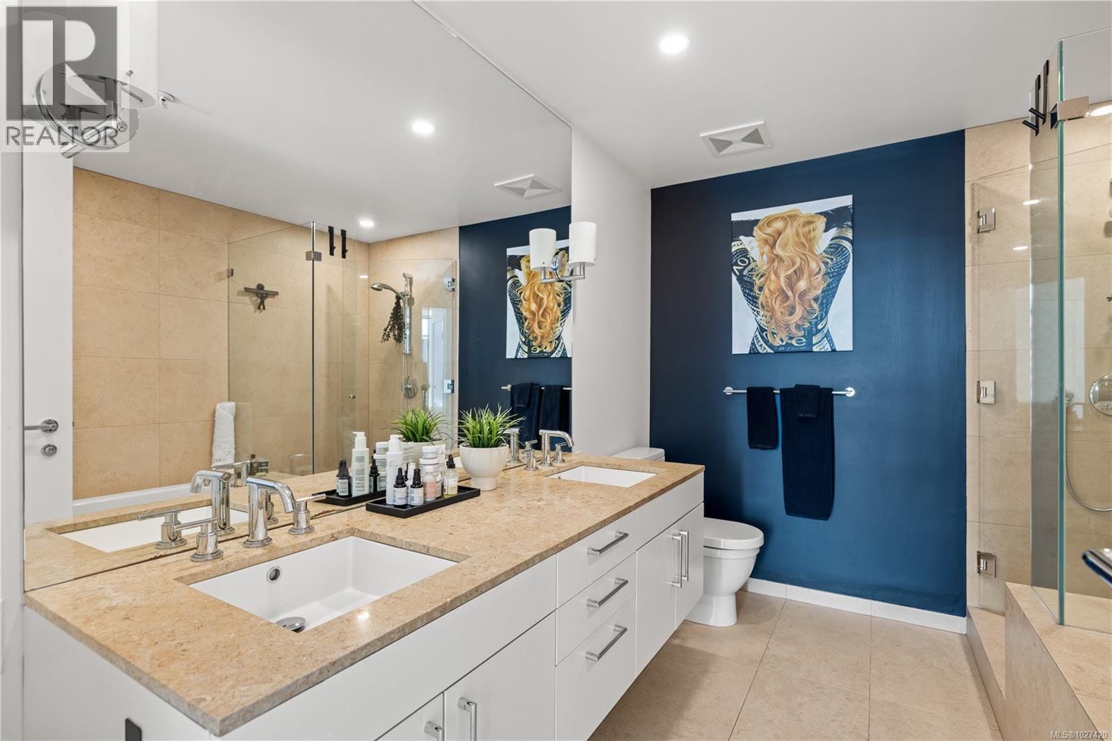 210 100 Saghalie Rd, Victoria