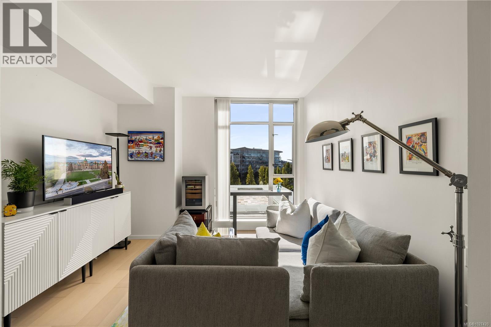 210 100 Saghalie Rd, Victoria