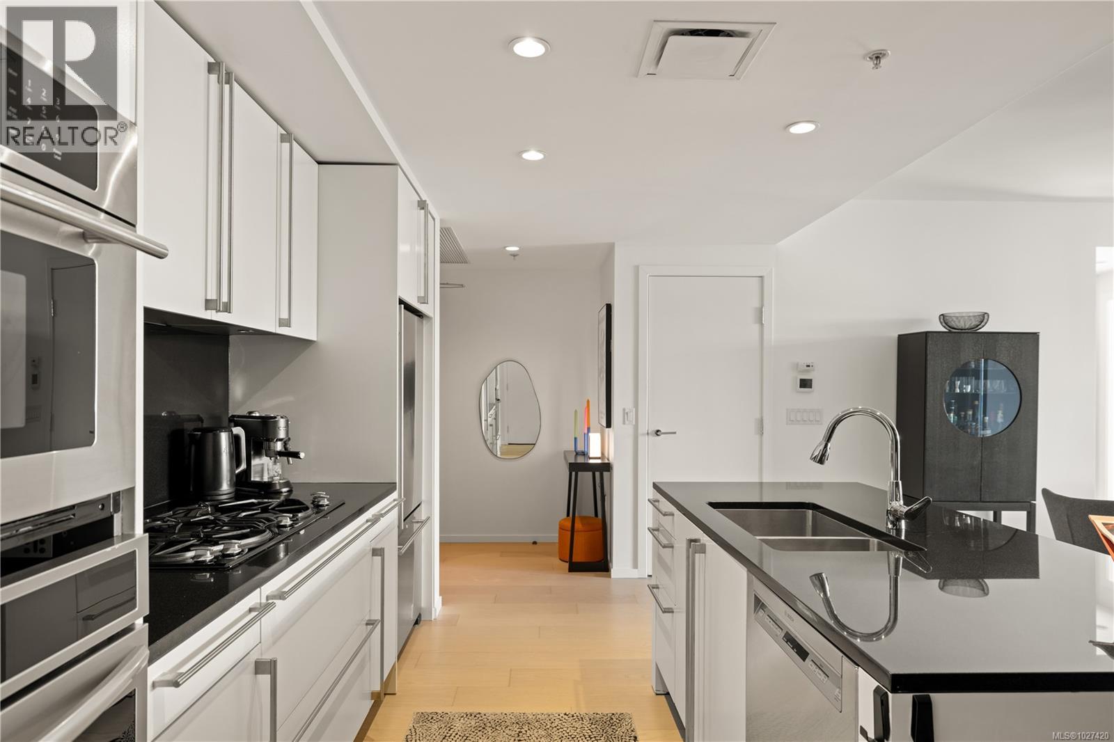 210 100 Saghalie Rd, Victoria