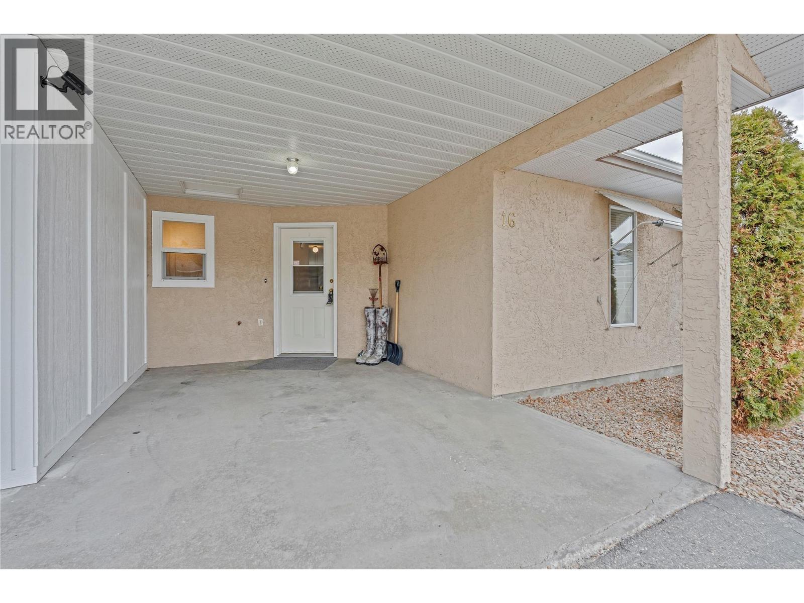 10505 Quinpool Road Unit# 16, Summerland