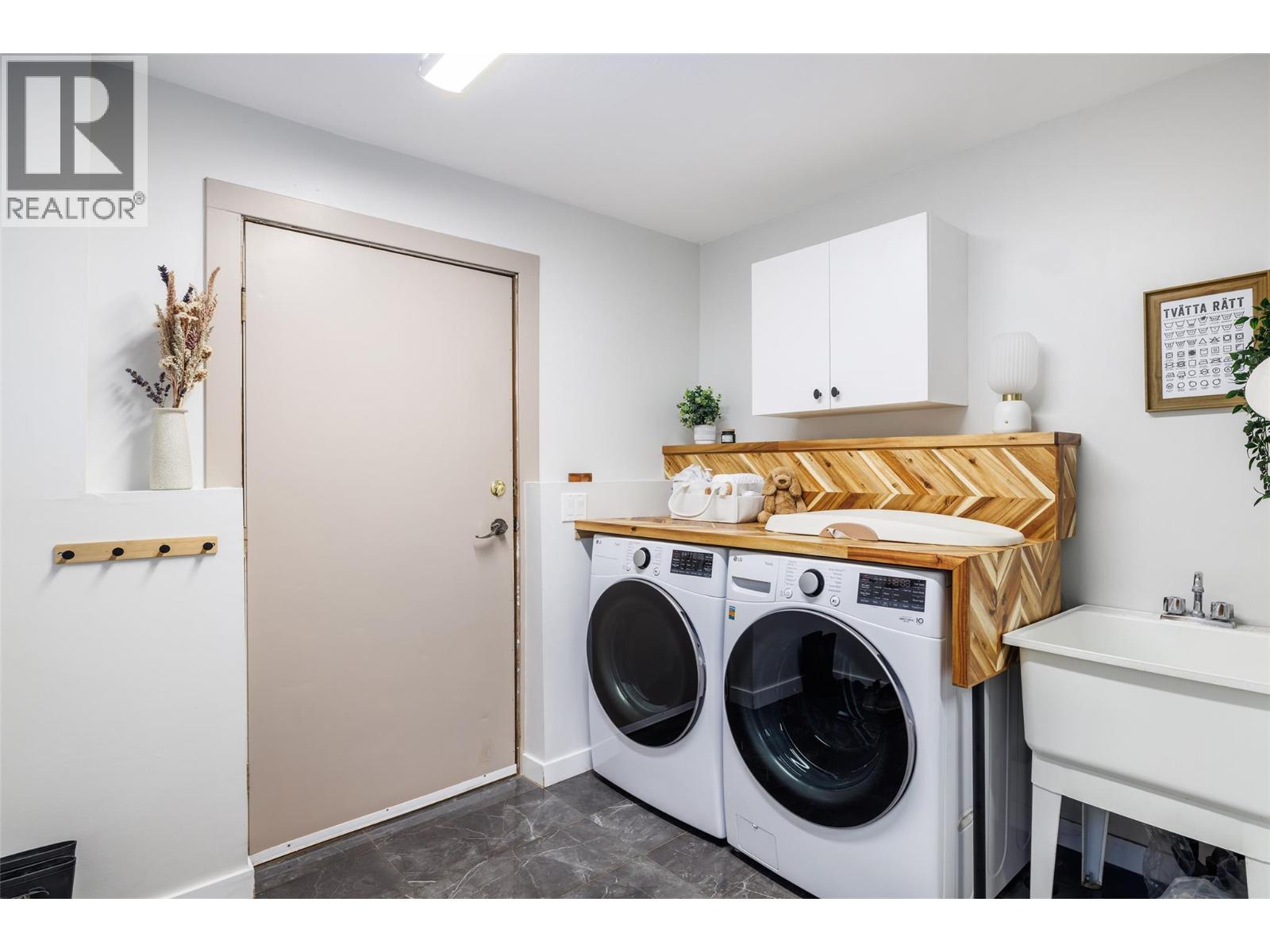 2728 Riffington Place, West Kelowna