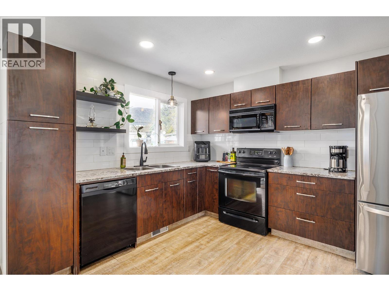 2728 Riffington Place, West Kelowna