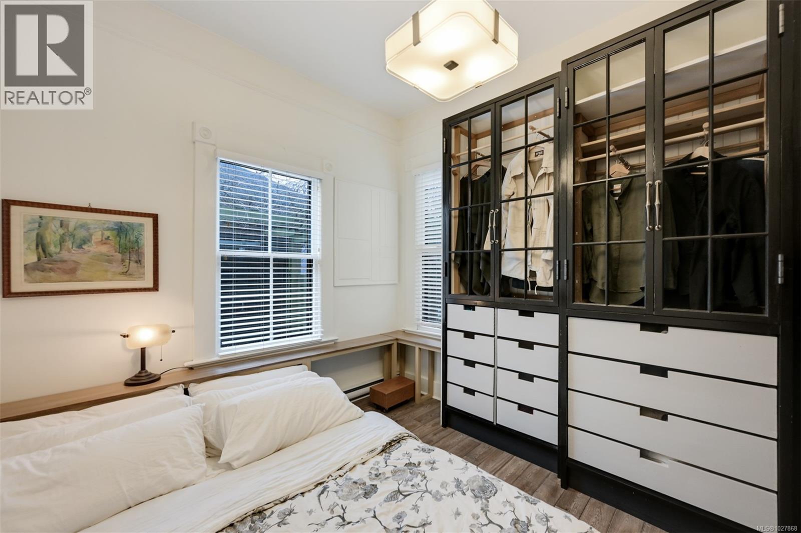 2221 Fernwood Rd, Victoria