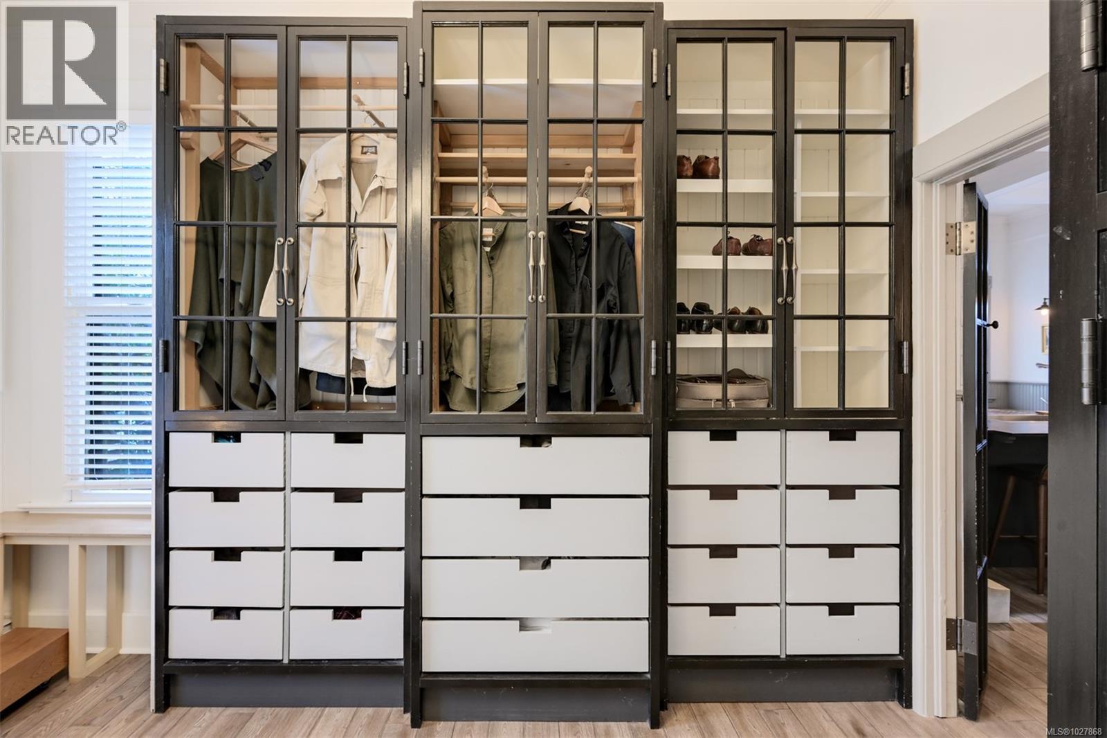 2221 Fernwood Rd, Victoria