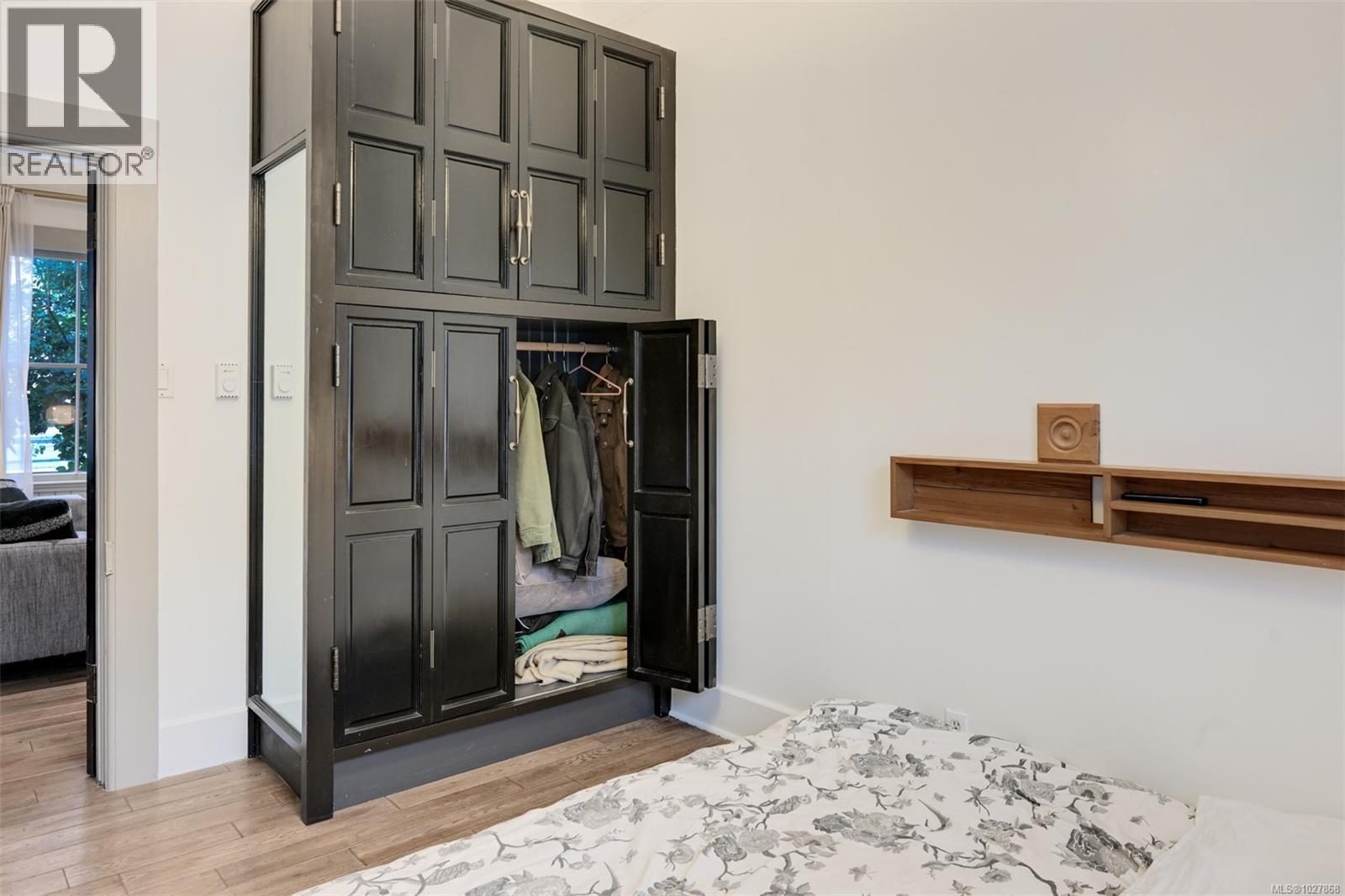 2221 Fernwood Rd, Victoria