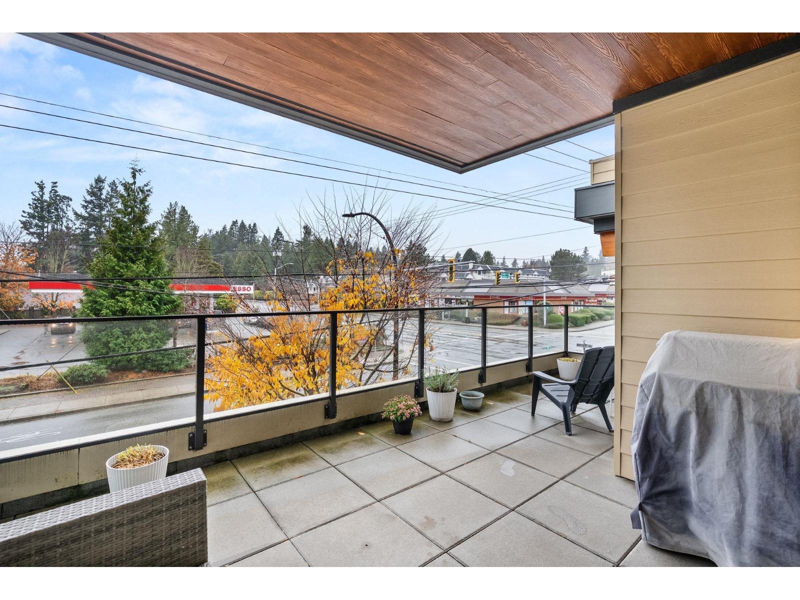 214 14022 NORTH BLUFF ROAD, White Rock