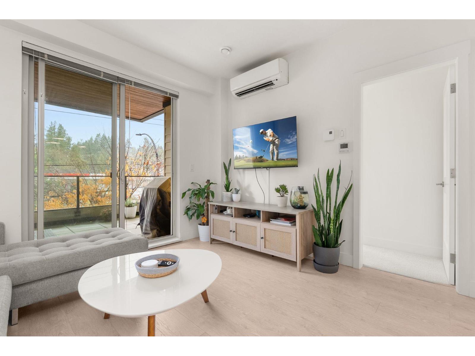 214 14022 NORTH BLUFF ROAD, White Rock