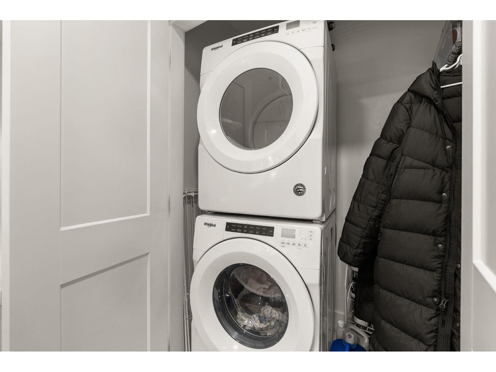 214 14022 NORTH BLUFF ROAD, White Rock