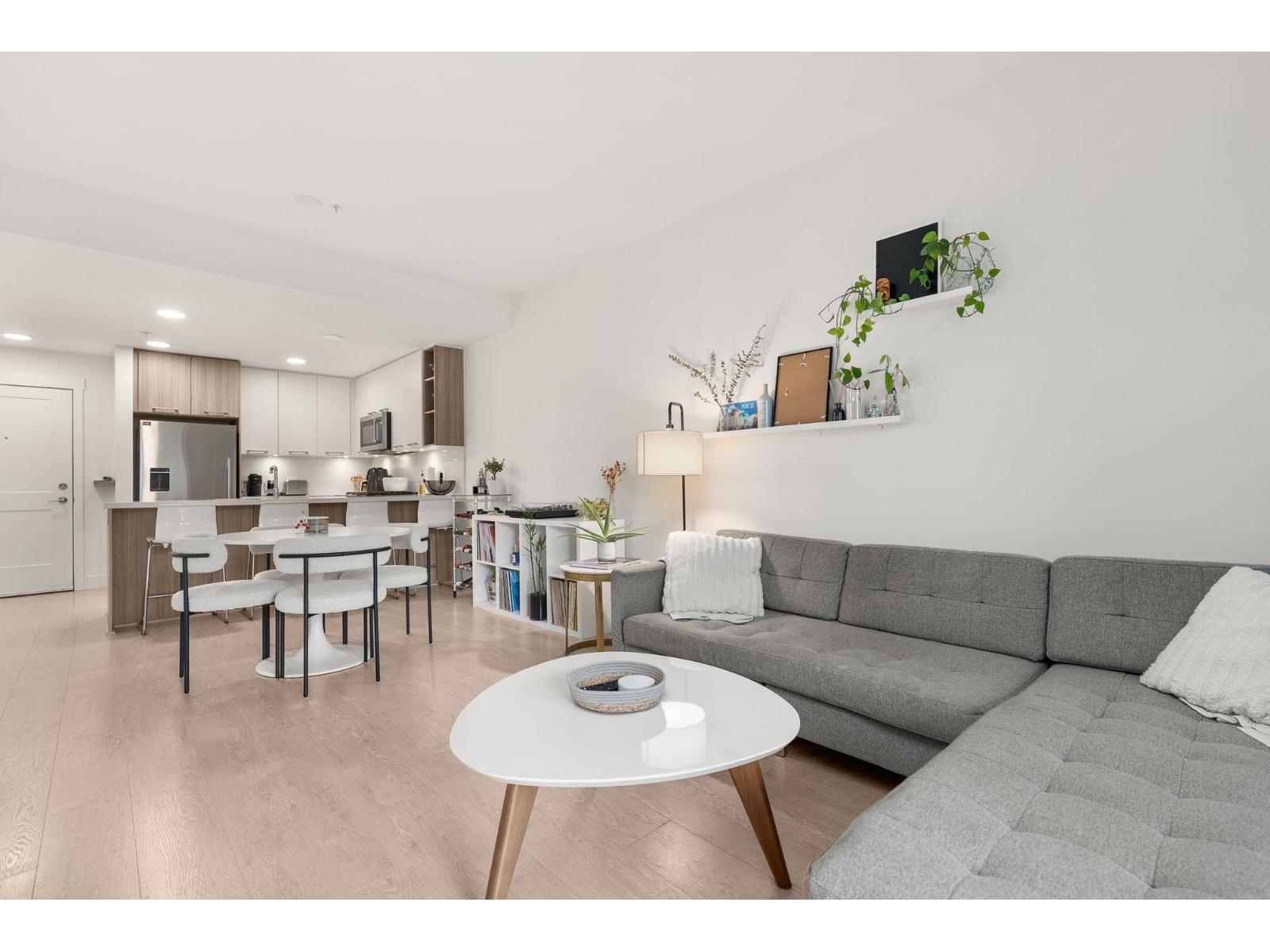 214 14022 NORTH BLUFF ROAD, White Rock