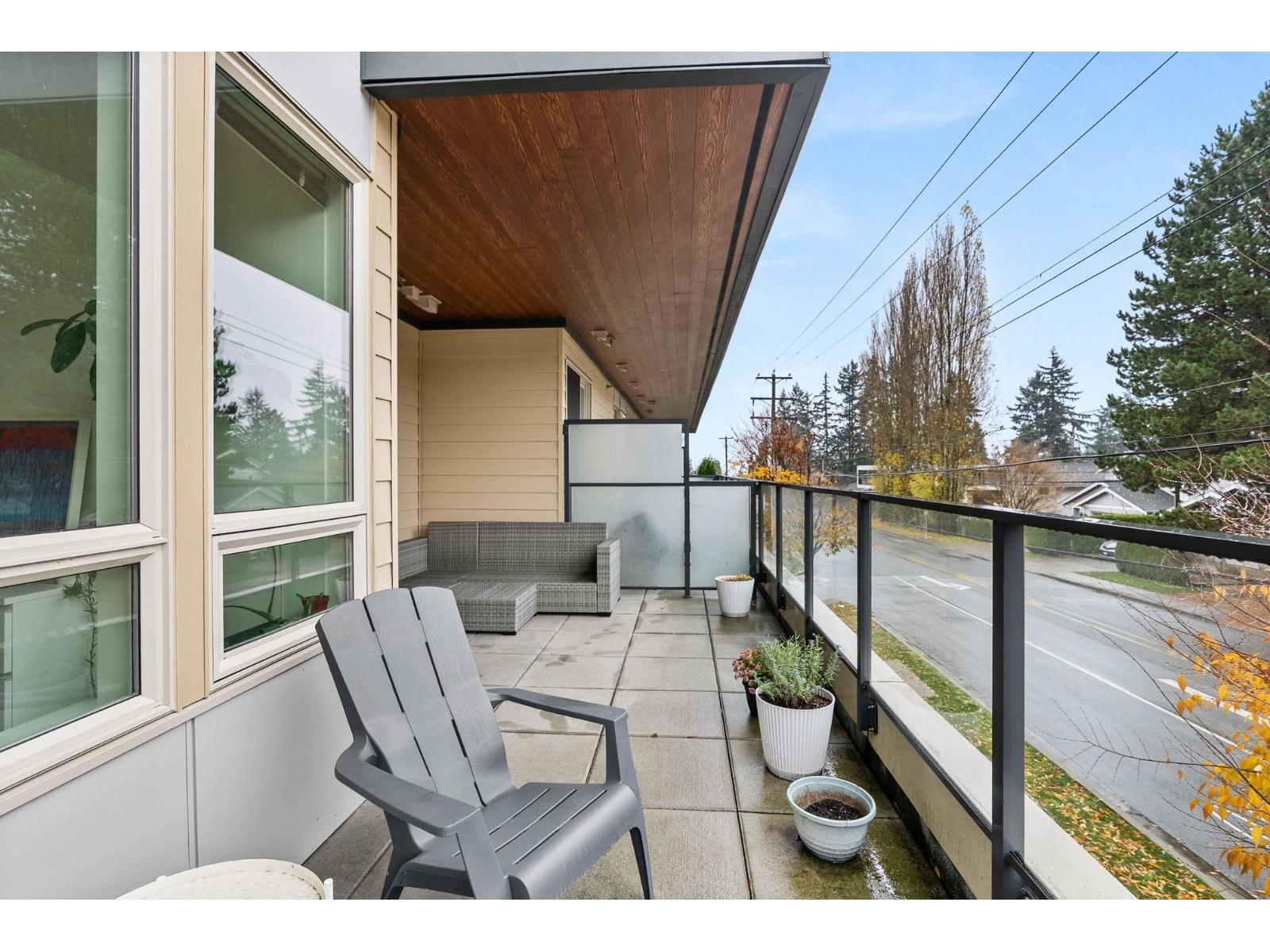 214 14022 NORTH BLUFF ROAD, White Rock