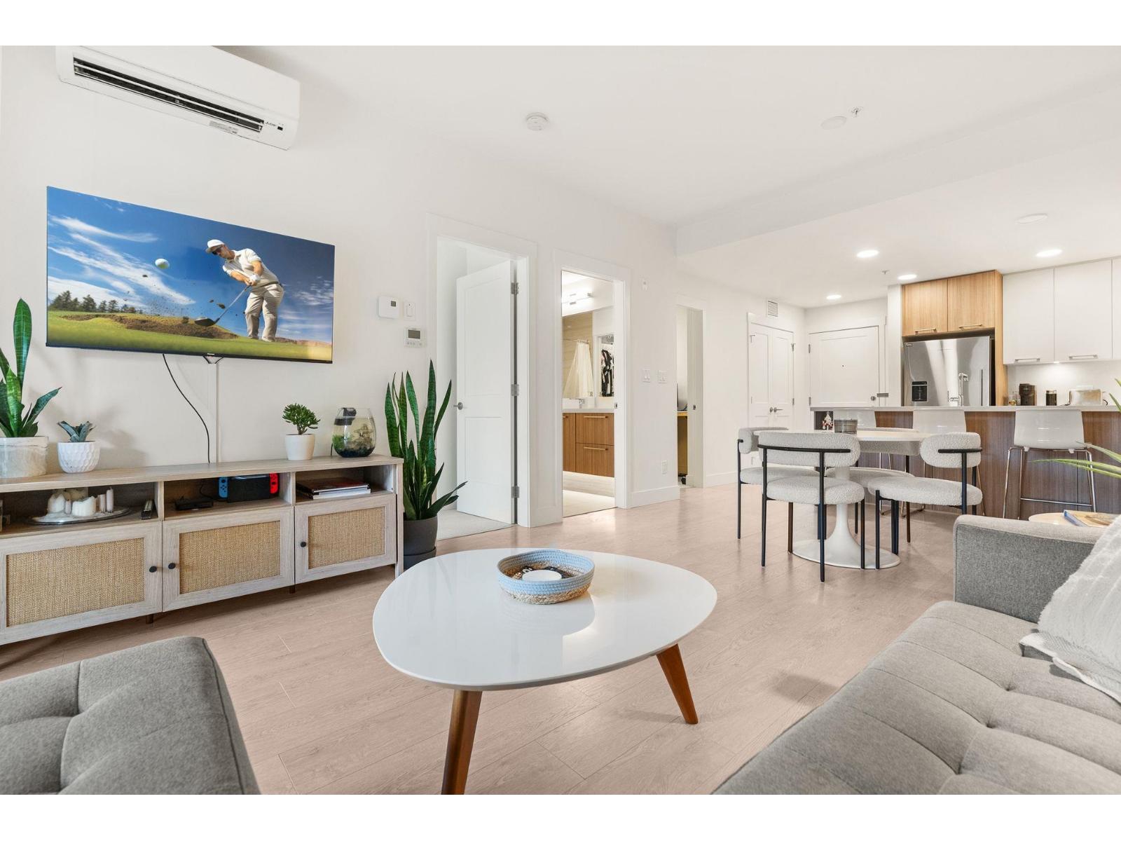 214 14022 NORTH BLUFF ROAD, White Rock