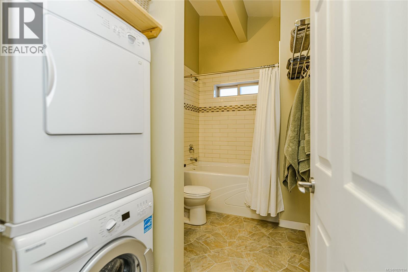  9854 Stin-Qua Road, Honeymoon Bay