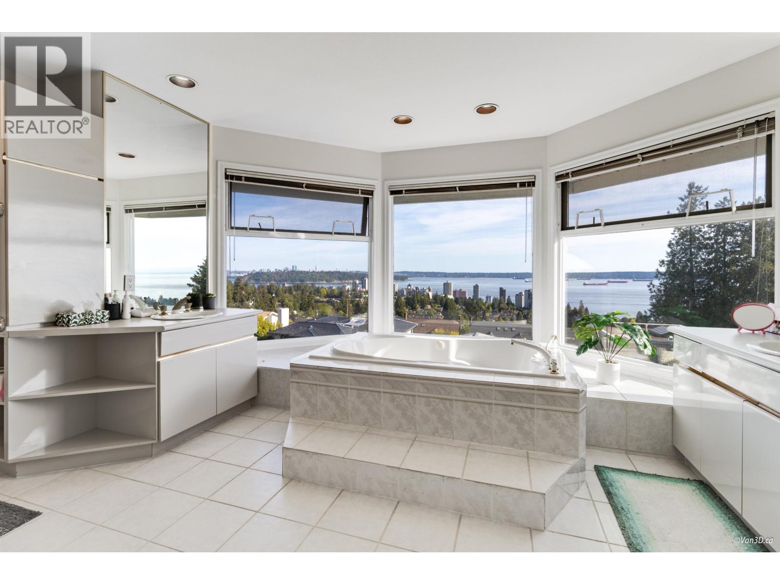 2272 OTTAWA AVENUE, West Vancouver