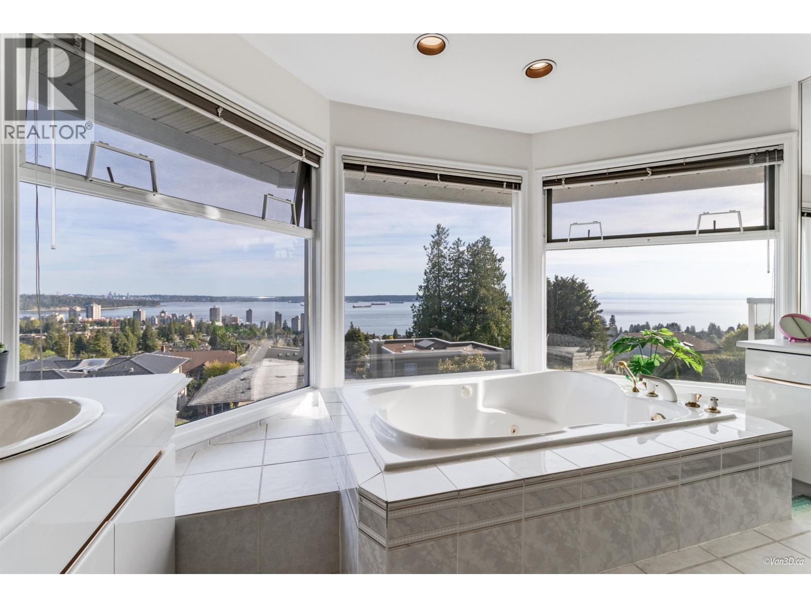 2272 OTTAWA AVENUE, West Vancouver