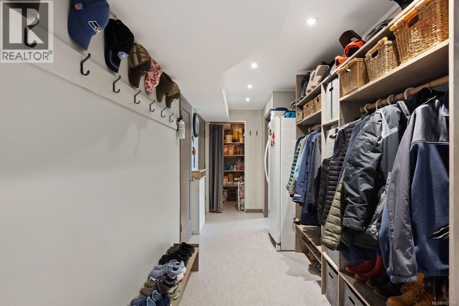 7216 Early Pl, Central Saanich