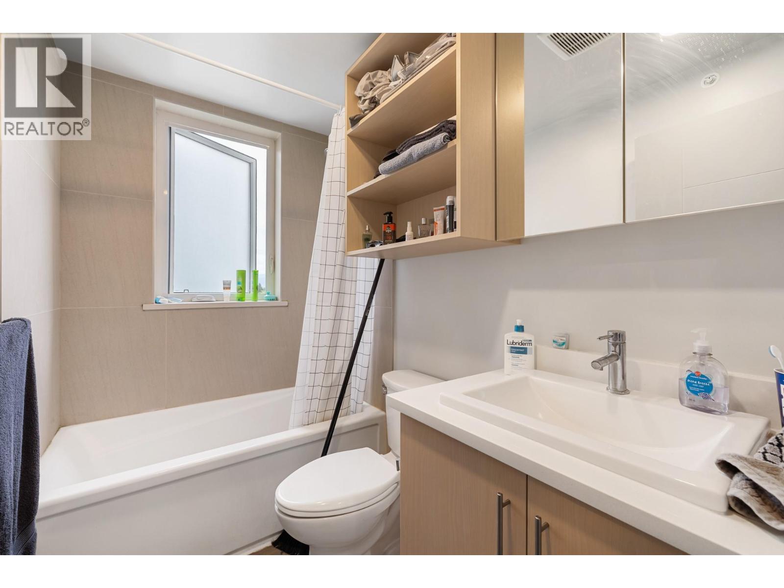 #PH9 345 Dougall Road - 17