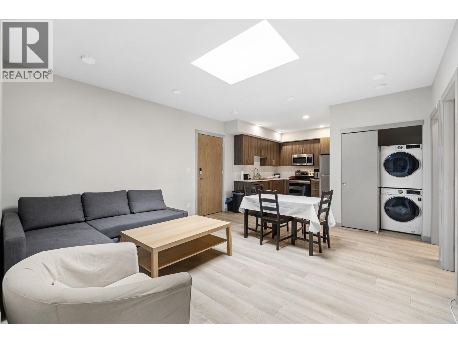 #PH9 345 Dougall Road - 6