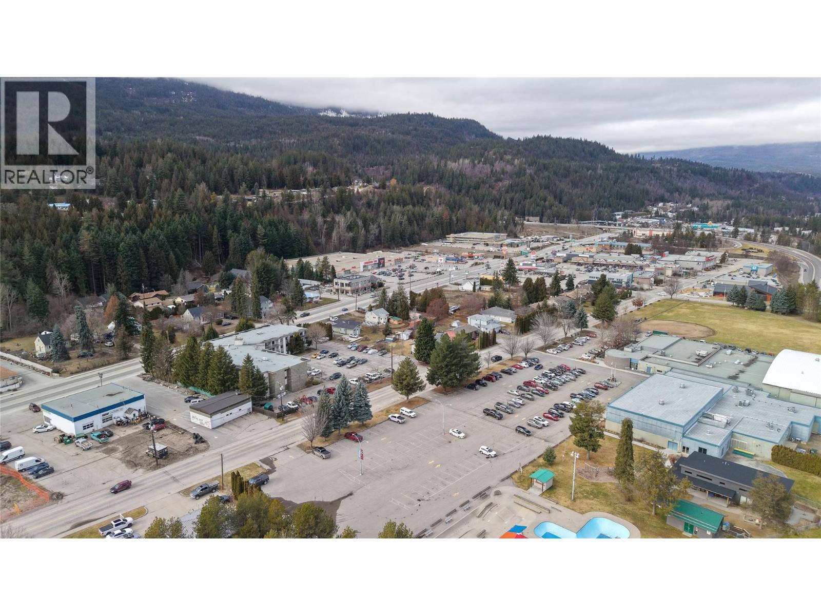 2133 Columbia Avenue, Castlegar
