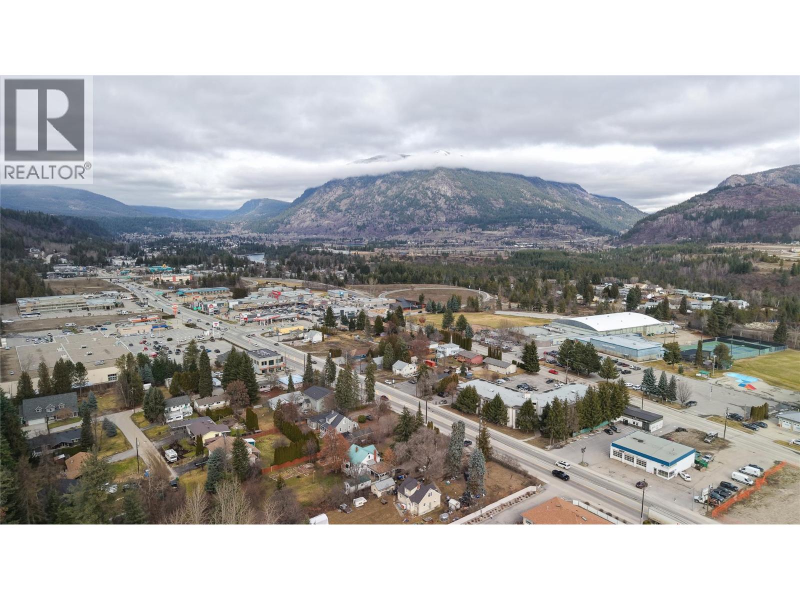 2133 Columbia Avenue, Castlegar