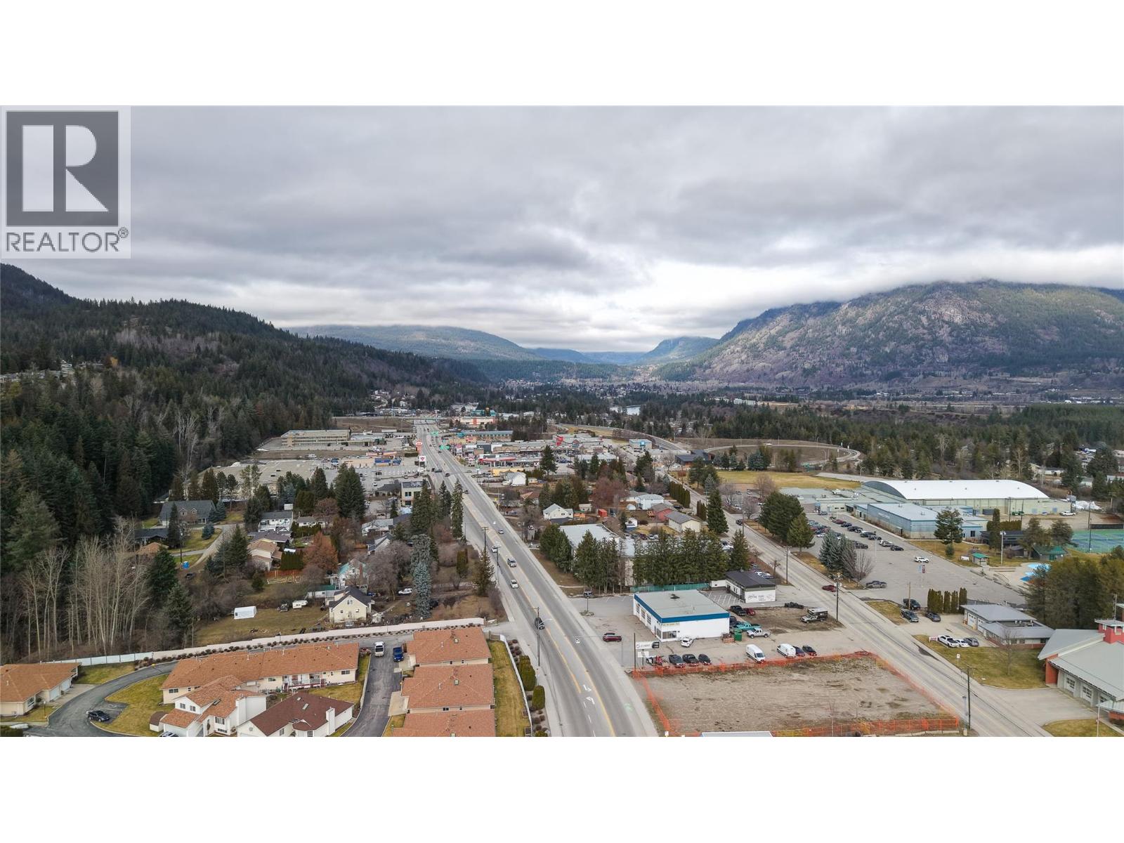 2133 Columbia Avenue, Castlegar